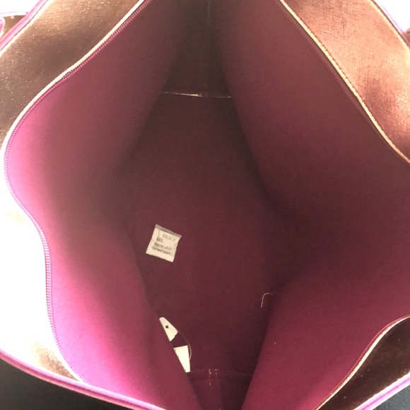 BATH AND BODY WORKS Rose Gold Tote & Pouch - Picture 4 of 5